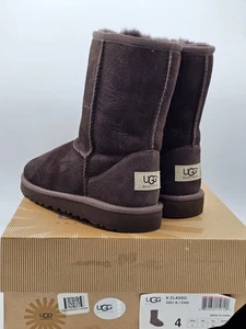 Bota UGG K Clásica Juvenil Talla 4 Marrón - Imagen 1 de 10