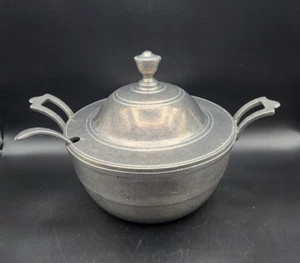 Wilton Soup Tureen & Lid with Ladle Plough Tavern (Armetale, Hollowware) - Picture 1 of 11