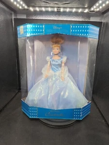 WALT DISNEY'S CLASSIC DOLL COLLECTION CINDERELLA BARBIE DOLL - 88001 - NRFB - Picture 1 of 6