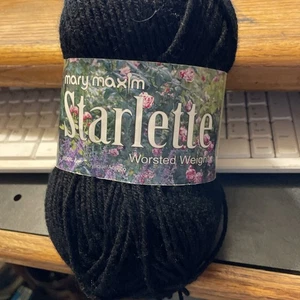 1 Knäuel Mary Maxim Starlette Kammgarngewicht schwarz Garn - Bild 1 von 2