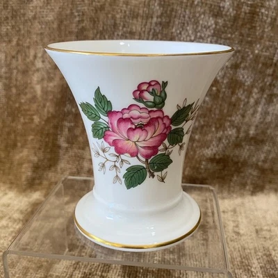 "Florero Wedgwood Charnwood Bud England Bone China 3,5"" floral mariposa borde dorado" Foto 1 de 4