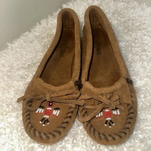 Zapatos mocasín de cuero tostado Thunderbird con cuentas Minnetonka para mujer talla 6,5 - Imagen 1 de 8