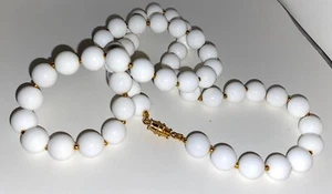 Bead Madness! ¡Cuentas vintage! Fabulosas cuentas blancas duras brillantes acentuadas con cuentas de oro - Imagen 1 de 4