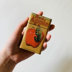 NOWOŚĆ Pulp Fiction Mia Red Apple Papierosy Blaszana płyta Metalowe etui Uchwyt Pocket Box