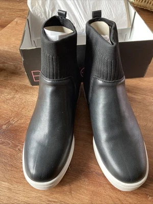 Boutique by Corky's NUEVO 8 Suéter Clima Negro Imitación Cuero Pull On Calcetín Botín Foto 1 de 4