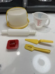 Tupperware Toys Child Vintage Mini Mix It Baking Set Cake Carrier Mix Bowl - Picture 1 of 4
