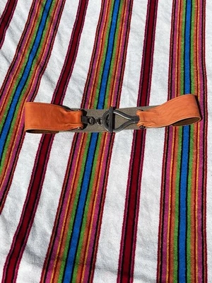 Difícil de encontrar Cinturón de cintura de metal con cierre elástico beige cuero mandarina calles por delante de los 80 de colección Foto 1 de 4