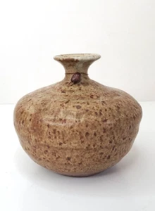 Vtg Studio Art Pottery Weed Pot Vase Brown Speckled glaze Signed Roger Butler 4" - Picture 1 of 10