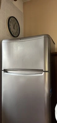 Indesit TIAA 12 V SI 1 318/75L Frigorifero Combinato - Argento - Immagine 1 di 4