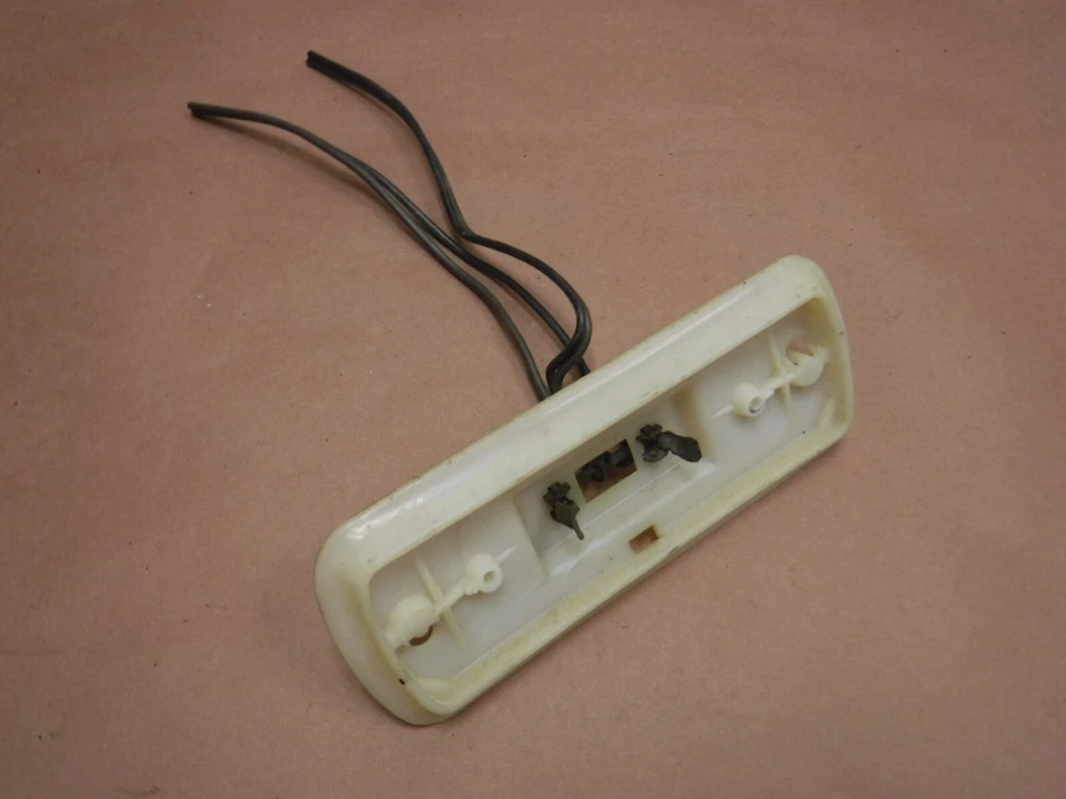 Потолочный светильник для салона Jeep Wagoneer 1976 любезность - Изображение 1 из 4