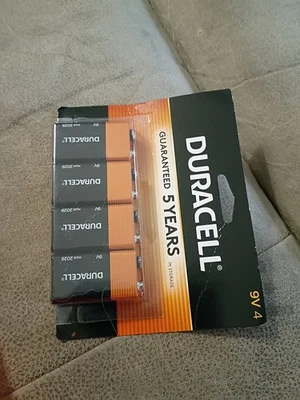 Duracell 9V 4 Ah Coppertop Alkaline Batteries - Pack of 4 (MN16B4DW) - Image 1 of 2