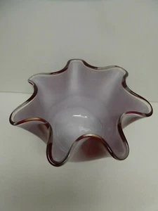 VINTAGE RED AND WHITE ART GLASS RUFFLED EDGE BOWL VASE - Bild 1 von 6