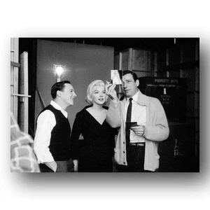 Marilyn Monroe Yves Montand Gene Kelly en el set de 1960 comedia Let's Mak foto de 5x7 - Imagen 1 de 1