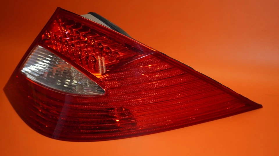MERCEDES BENZ CLS550 LUZ TRASERA DERECHA LED 2006 2007 2008 CLS63 A2198200264 OEM Foto 1 de 4