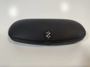 Izod PerformX Hartschalen Sonnenbrille Brille Reiseetui schwarz - Bild 1 von 5