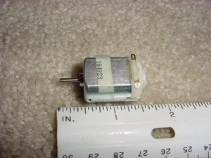 Small DC Electric Motor 1.5-3 VDC 12500rpm 10.3g-cm M17 - Picture 1 of 1