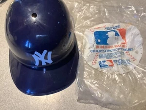 Vintage Sports Products Corp New York Yankees Souvenir Helmet - Picture 1 of 6