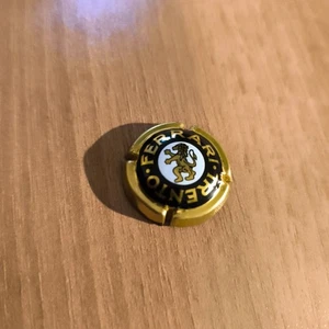 FERRARI TRENTO - BORCHIA CAPSULA VINO SPUMANTE CHAMPAGNE PROSECCO X COLLEZIONE - Picture 1 of 2