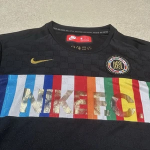 Neu ohne Etikett Nike FC Fußball Trikot Herren 2XL XXL schwarz WM 2018 Flaggen - Bild 1 von 13