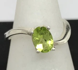 peridot oval ring, solid Sterling Silver, UK size J (small), natural stone, new. - Picture 1 of 13