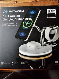 Betacom 3 in 1 Wireless Charging Station Dock - Zdjęcie 1 z 4