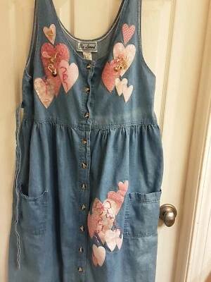 Vestido azul diamante, de colección para mujer mediano Parches de corazón de jean lavado claro, plisados  Foto 1 de 4