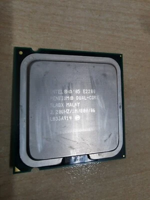 INTEL Pentium Dual-Core E2200 - 2.2GHz Dual-Core Socket 775 WORKING Tested - Image 1 of 4