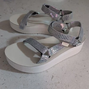 Teva Universal Flatform Platform Silver Iridescent Sandals Women’s 10 NEW - Picture 1 of 10