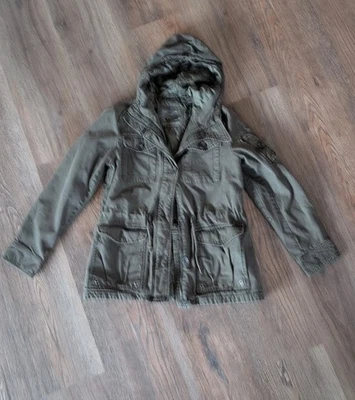 Chaqueta Levis para mujer mediana verde campo bolsillos con capucha exterior acolchada forrada  Foto 1 de 4