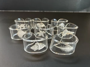 Clear Lucite Laser geätzte Muschel Designs Serviettenringe 8er Set alle verschieden  - Bild 1 von 12