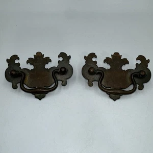 "JUEGO DE 2 TIRADORES DE CAJÓN DE LATÓN DE METAL VINTAGE CON ASAS DE CAÍDA CENTROS DE 2,5""" - Imagen 1 de 6