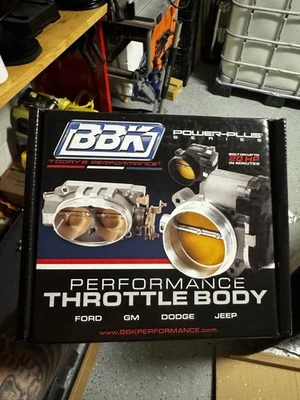 Cuerpo de acelerador BBK 1843 90 mm para Chrysler, Dodge y Jeep HEMI 13-20 5,7 L/6,4 L V8 Foto 1 de 2