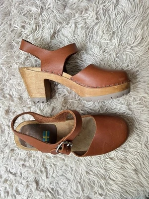 Zuecos suecos de cuero marrón con tira trasera MIA Abba para mujer 6,5 37 tacón de madera Foto 1 de 4