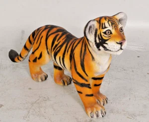 TIGERJUNGES stehend Baby Wildkatze Jungtier Figur Statue Zoo Figur Safari Spaziergang - Bild 1 von 5