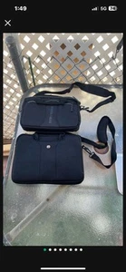 bundle of two swiss tech bags with detachable straps for tablet or small laptop - Afbeelding 1 van 8