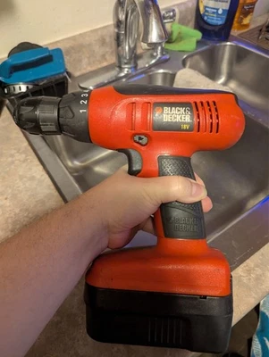 Taladro inalámbrico Black & Decker GC01800 18V - Herramienta y batería sin cargador Foto 1 de 4