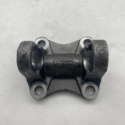 Yugo de brida del eje de transmisión Spicer trasero para Toyota Tacoma Hilux 2005-2015 Foto 1 de 4