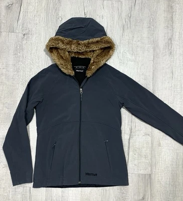 Chaqueta cortavientos Marmot para mujer mediana suave forrada de lana piel sintética con capucha Foto 1 de 4