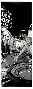 1979 Original Photo gamblers spinning roulette wheel on Fremont Street Las Vegas - Bild 1 von 2