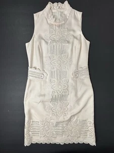 Vestido Vaina Beth Bowley Seda Bordado Floral Encaje Mini 2 Marfil Retro Años 60 Usado en Excelente Condición - Imagen 1 de 11