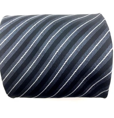 Gravata Adolfo prata e preta listra diagonal 100% seda 4" de largura - Imagem 1 de 4