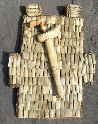 Daga Kris Keris indonesia antigua rara con vaina, armadura y amuleto Foto 1 de 4