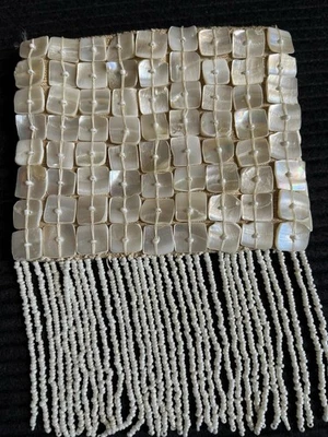 Moyna 小号白色贝壳香烟袋无肩带手拿包 Y2K — 第 1/4 张图片