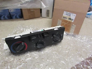 Conjunto de control de calefacción y aire acondicionado NOS, GM 25841856 o ACDelco 15-73870 - Imagen 1 de 2