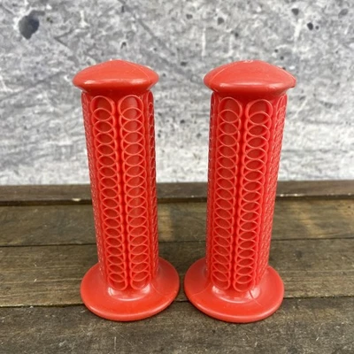 Par de empuñaduras de manillar BMX rojas con bridas círculo de ganadores para motocross años 70 80 Foto 1 de 4