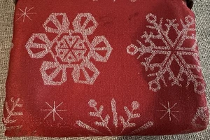 Christmas Threshold Red Jacquard with Snowflakes 60x104 Oblong Tablecloth New - Picture 1 of 3