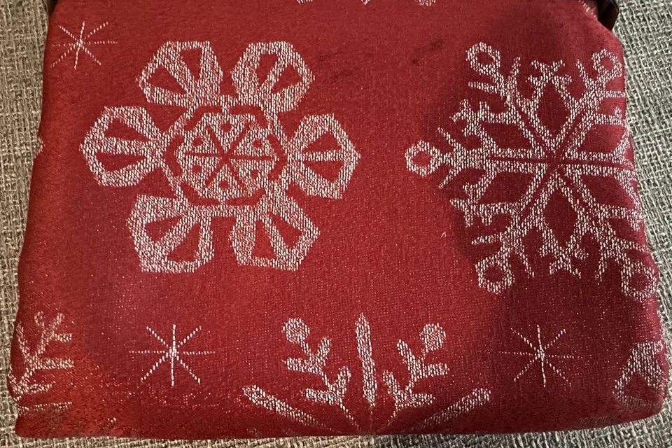Christmas Threshold Red Jacquard with Snowflakes 60x104 Oblong Tablecloth New - Image 1 of 3