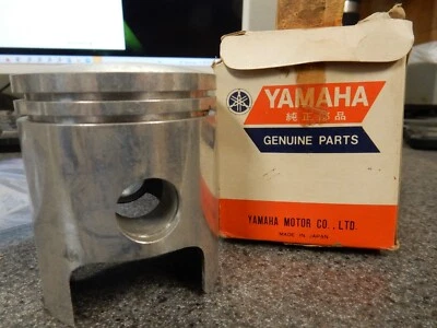 Новый из старых запасов Yamaha 4TH O/S 1,00 мм поршень 1967 YR1 1968 YR2 Grand Prix 168-11638-00 - Изображение 1 из 4