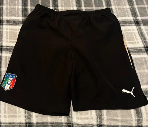 Italia Puma mens shorts size large soccer futbol italy Cover