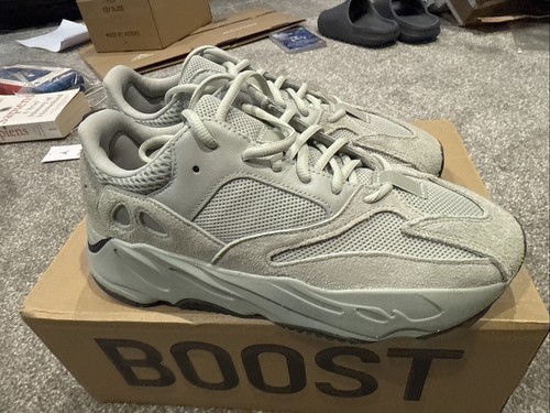 Yeezy 700 Boost grigio sale UK 8 US 8 5 sneakers scarpe da ginnastica V1